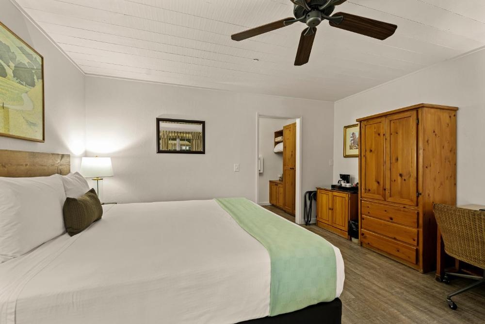 El Pueblo Inn